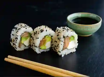 California Sake Roll + Gyosas de Pollo