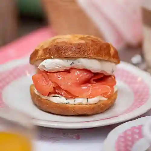 Scone de Queso Relleno de Salmón