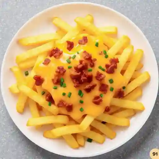 Papas Fritas + Queso Cheddar + Ciboulette + Tocino