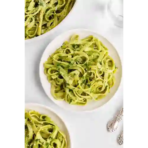 Fetuccini con Salsa Pesto