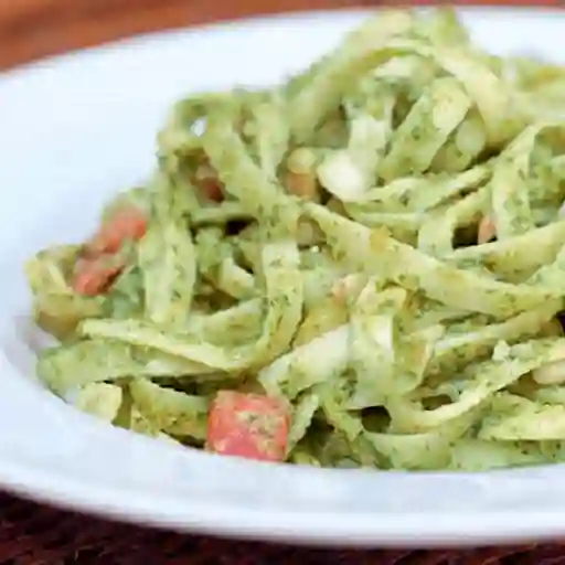 Fetuccine Al Pesto con Filete