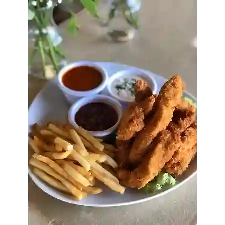 Tenders de Pollo con Papas Fritas