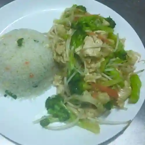 Chapsui de Pollo con Arroz