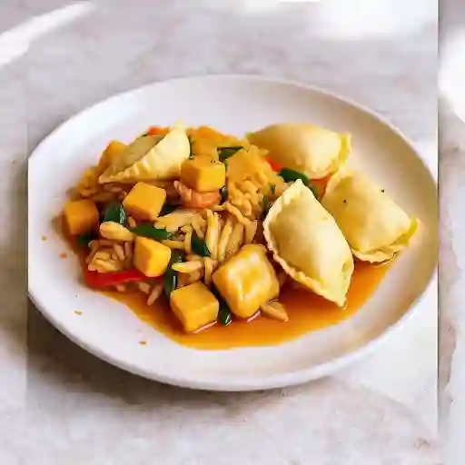 Colacion Chapsui De Pollo Con Arroz Chaufan+5 Unidades De Wantan Fritos + Bebida 350mi, Sabor Coca Cola O Fanta.