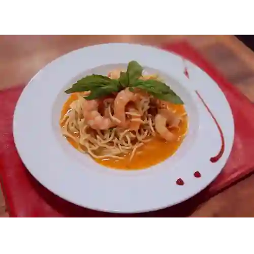 Spaghetti con Camarones Al Peproncino