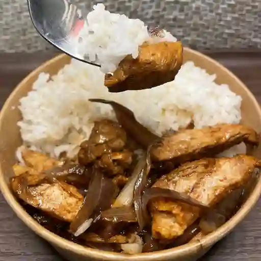Pollo saltado