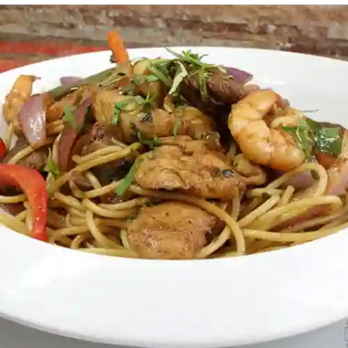 Fetuccini Saltado Tres Sabores