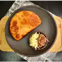 Empanada de Mechada con Queso