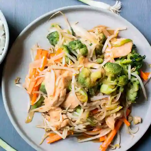 Colación de Pollo Chapsui y Bebida