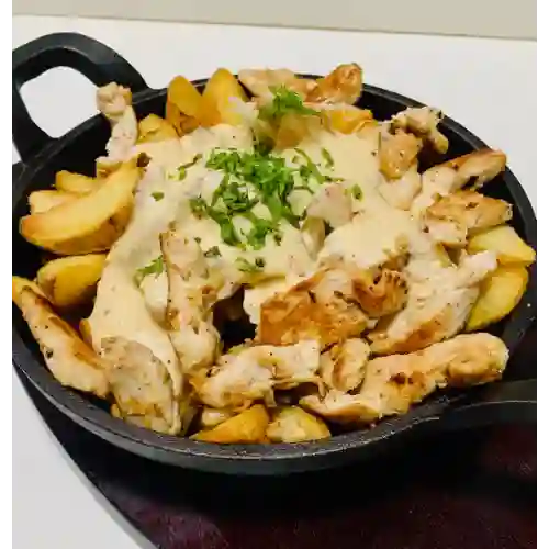 Papas Bravas con Pollo