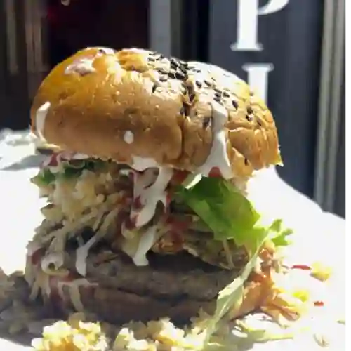 Venezuela Burger + Papas Fritas