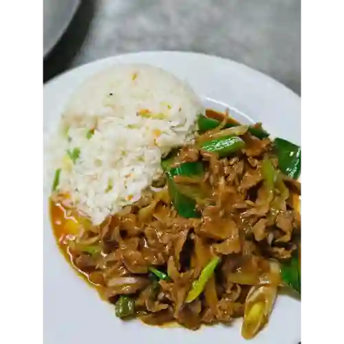 Carne Mongoliana con Arroz Chaufan