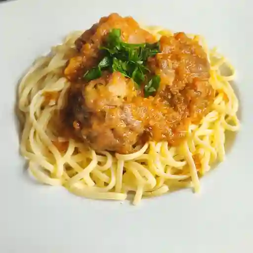 Pasta con albondigas boloñesa premium