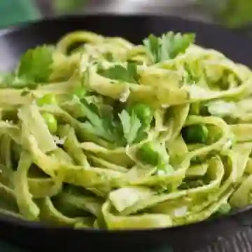 Fetuccini Pesto con Camarones