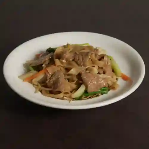 Fettuccine con Carne y Vegetales