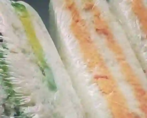 Sándwich de Ave y Tomate