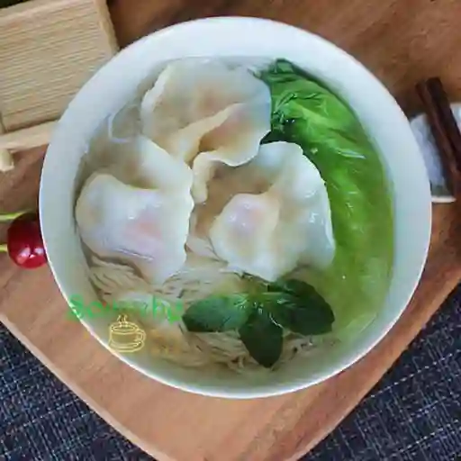 Sopa Gyoza Estilo Chino con Fideo