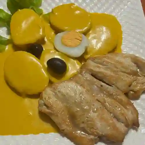 Pechuga a la Planca con Papa Huancaina