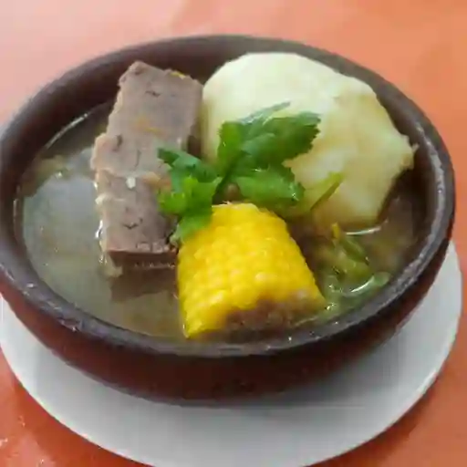 Cazuela de Vacuno y Pan
