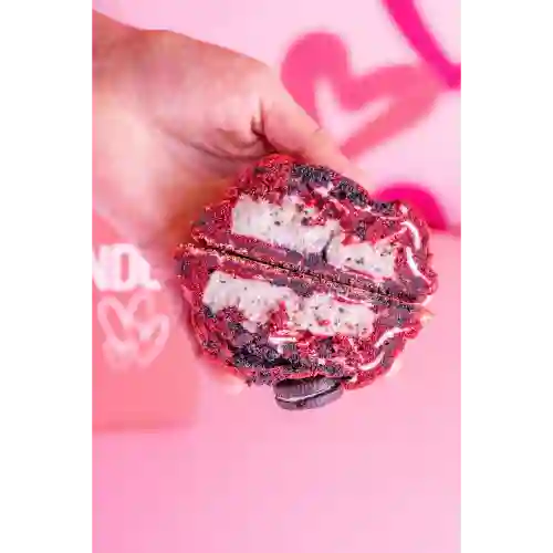 Crumbl Red Velvet y Oreo Cheesecake