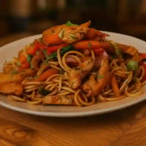 Tallarín Salteado de Pollo