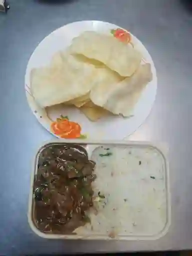 Colaciones A:1 Carnemongoliana con Arroz Chaufán 6 Unidade Want