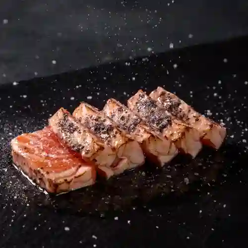 Sashimi de Salmón con Batayaki Trufado