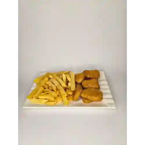 Nuggets de Pollo Mas Papas