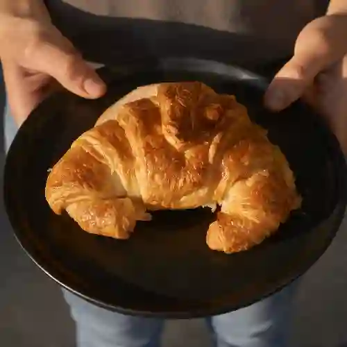 Croissant con Jamón y Queso