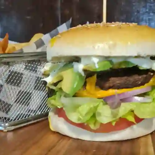 Hamburguesa Clásica 2.0 con Papas Pequeñas