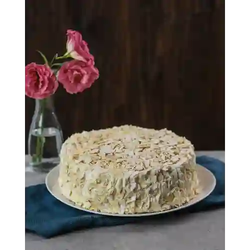 Torta hojarasca frambuesa crema manjar