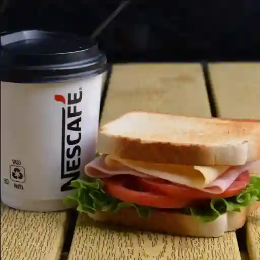 Sandwich Clasico y Nescafe