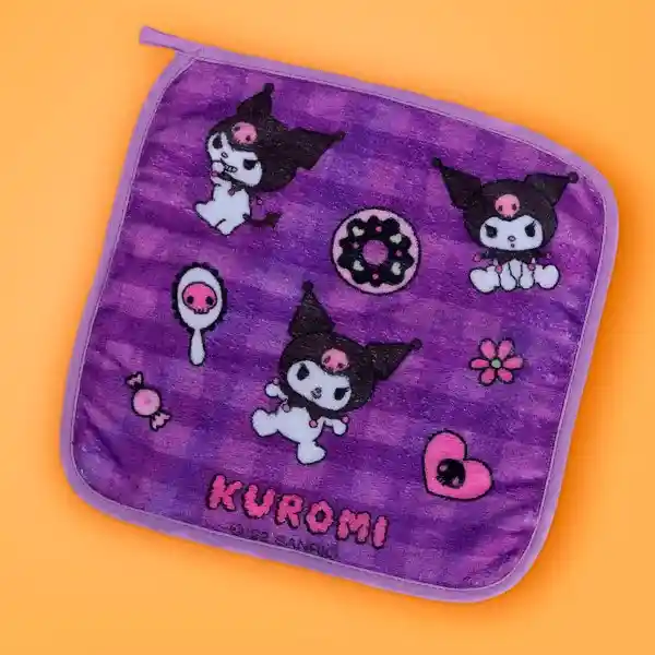 Toalla Para Manos Sanrio Aventuras Interesantes Kuromi Morado