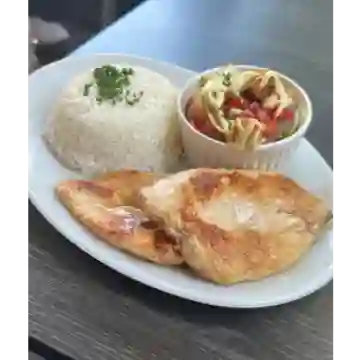Pechuga de Pollo con Arroz y Ensalada