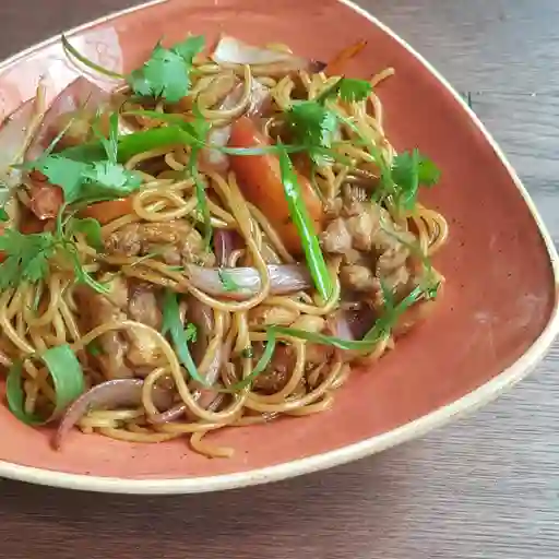 Tallarin Saltado de Pollo