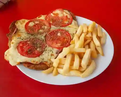 Milanesa de Pollo Napolitana y Papas