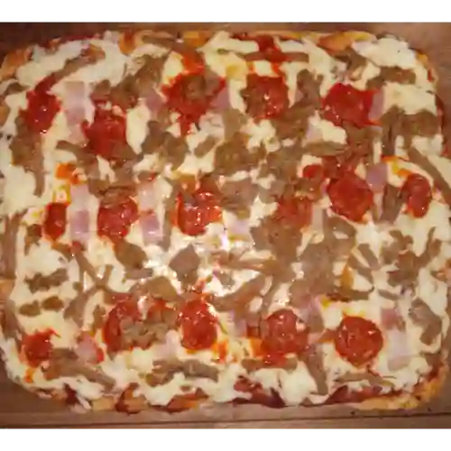 Pizza la Torretta + Bebida 1,5 l