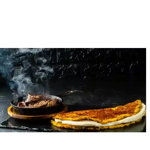 Cachapa con Carne Asada