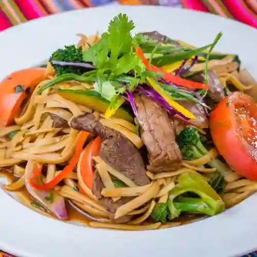 Tallarines saltado de carne