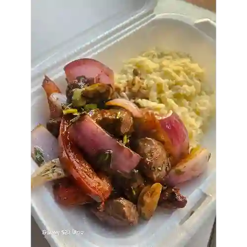 Lomo salteado arroz cremoso huancaína