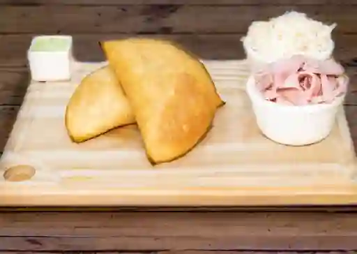 Empanada de Jamón y Queso