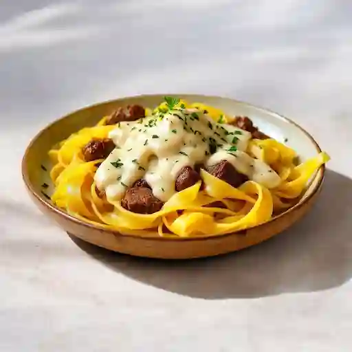 Fetuccini A La Huancaiana Con Filete