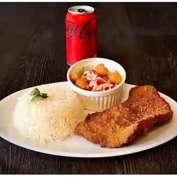 Milanesa con Arroz y Mini Ensalada
