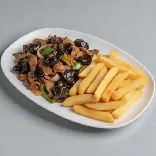 Carne o pollo con alga con papas