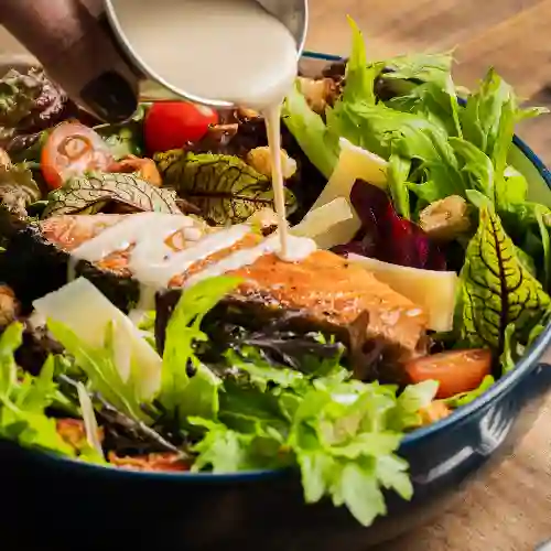 Ensalada César Salmón