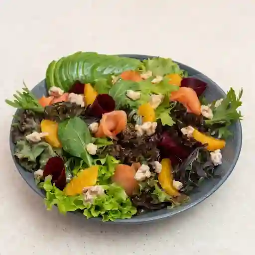 Ensalada De Salmón Y Encurtidos