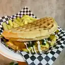 Waffle con Nuggets y Papas (Vegan)