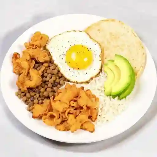 Calentado De Lentejas Con Chicharron