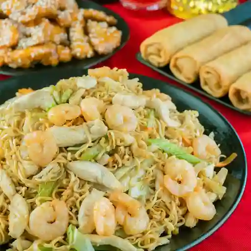 Tallarines con Pollo y Camarón