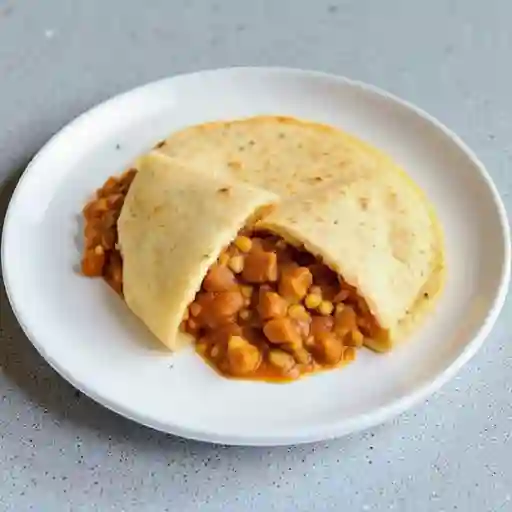 Arepa rellena con chorizo